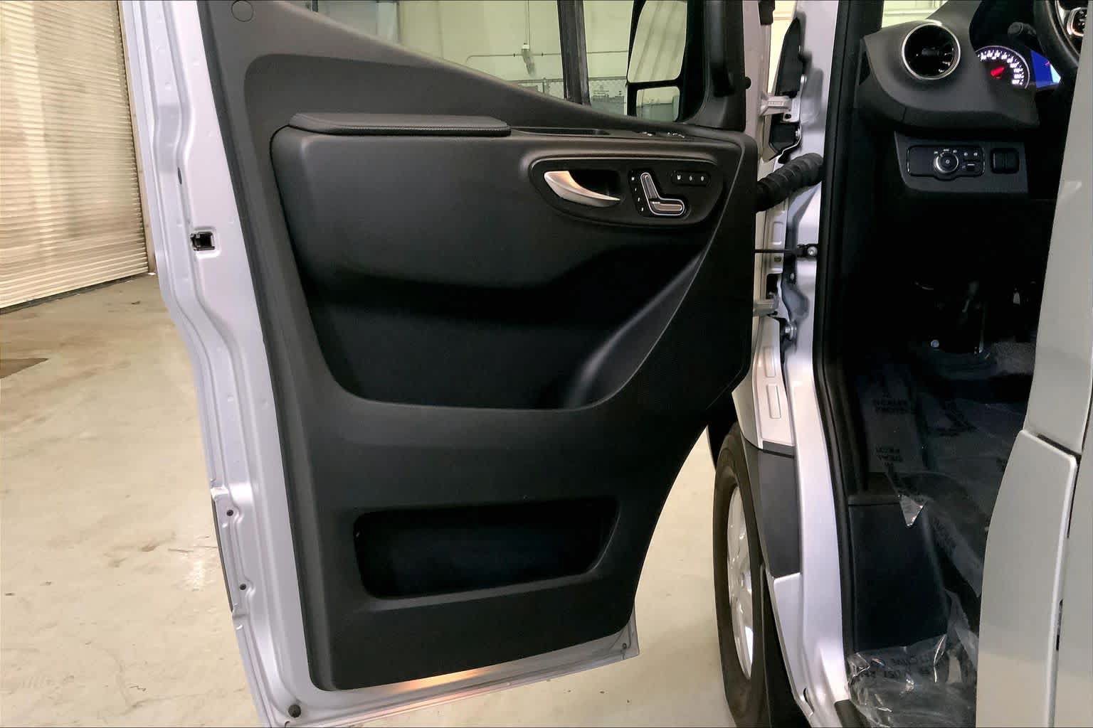 Used 2021 Mercedes-Benz Sprinter 2500 image 17
