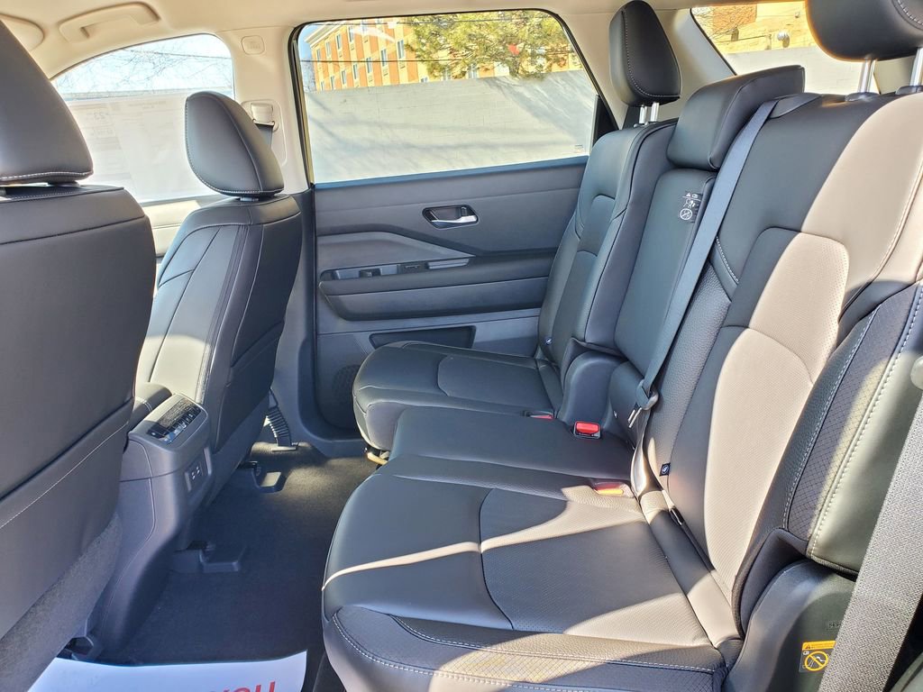 New 2026 Nissan Pathfinder SL image 11