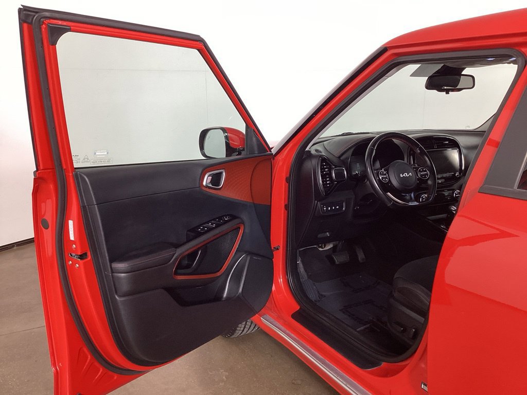 Used 2024 Kia Soul GT-Line w/ GT-Line Technology Package FWD image 9