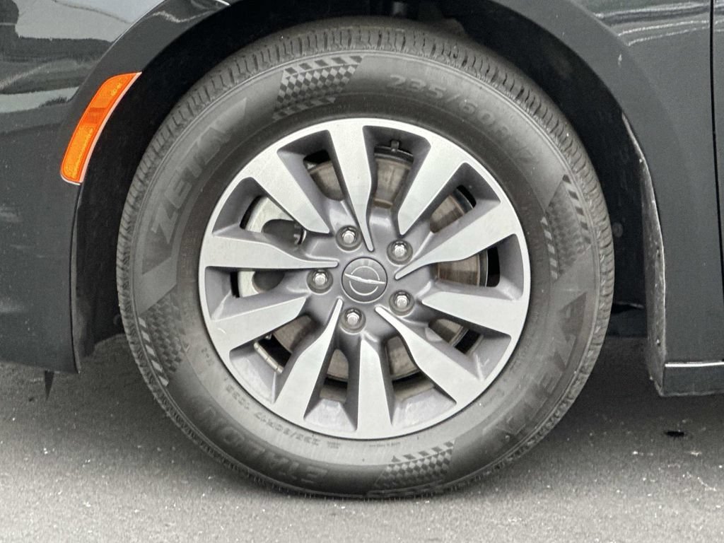 Used 2023 Chrysler Pacifica Limited FWD image 9
