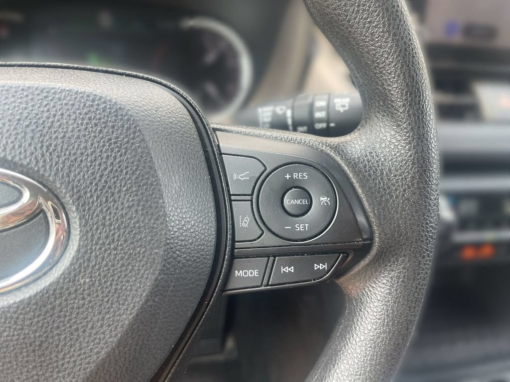 Used 2025 Toyota RAV4 XLE AWD/4WD image 12