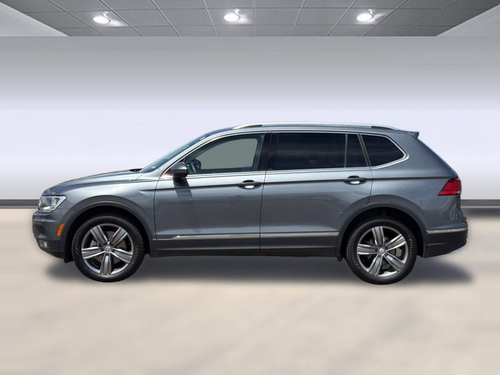 Used 2021 Volkswagen Tiguan SEL w/ 2-Row Tiguan MDO Package AWD/4WD image 2