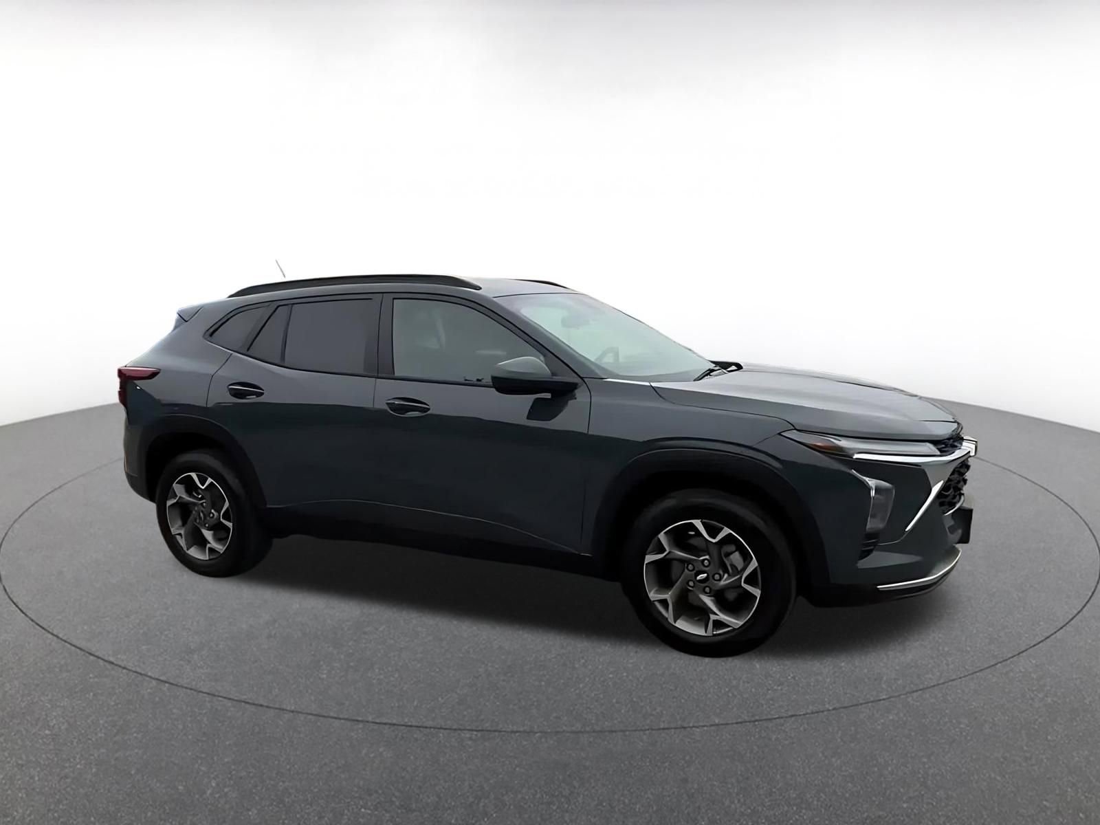 Used 2025 Chevrolet Trax LT w/ LT Convenience Package FWD video 2