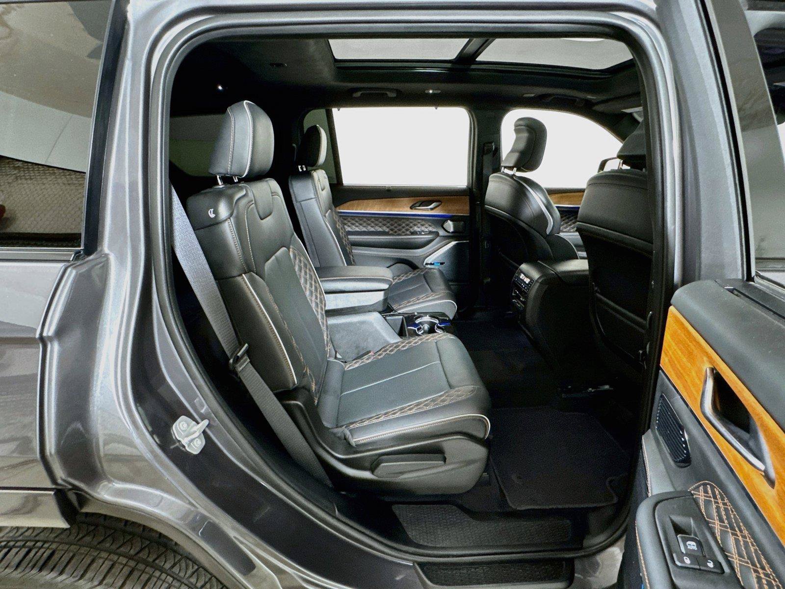 Used 2025 Jeep Grand Cherokee L Summit AWD/4WD image 28