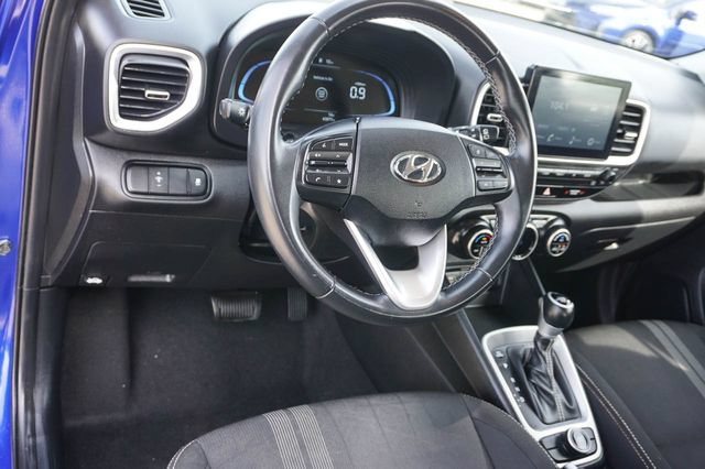 Used 2025 Hyundai Venue SEL FWD image 6