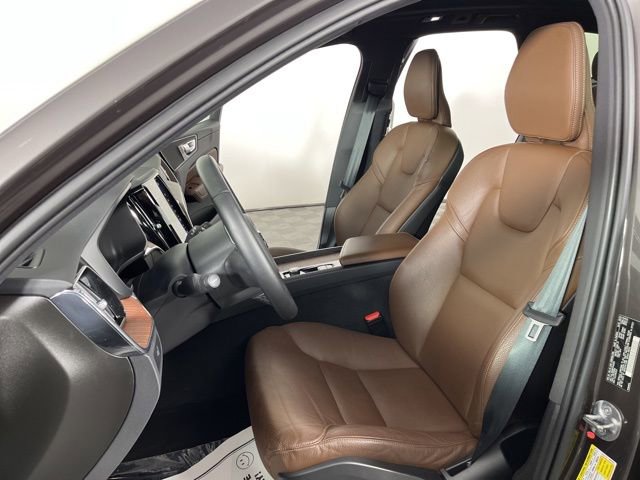 Used 2023 Volvo XC60 B5 Plus w/ Protection Package Premier FWD image 18