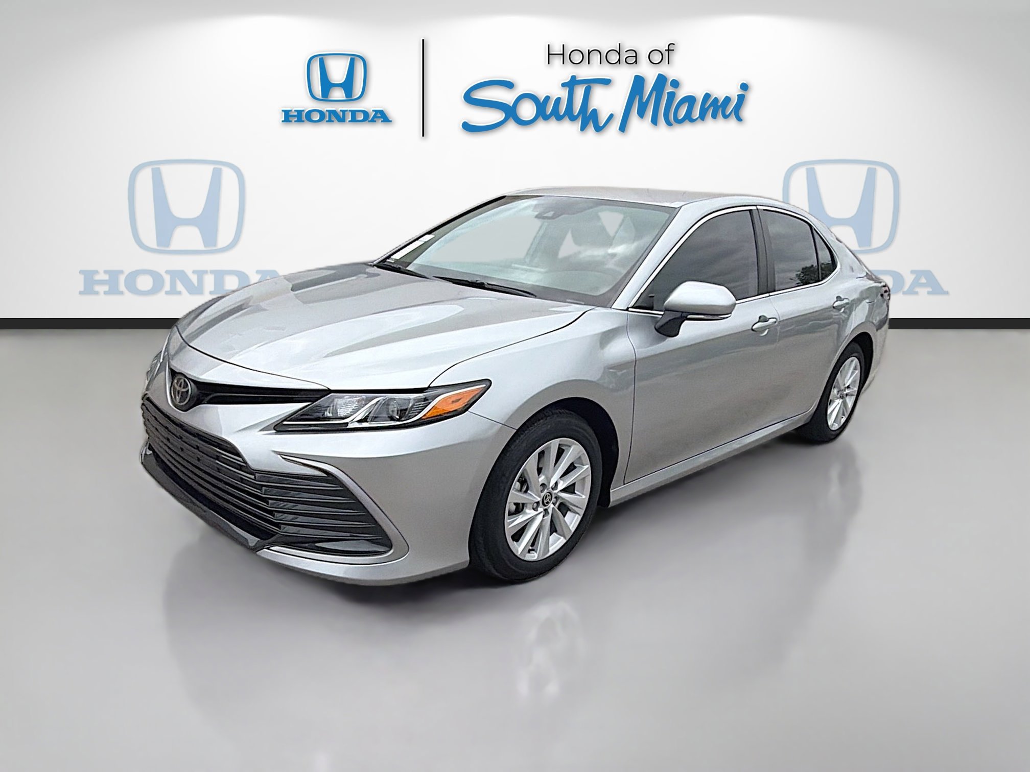 Used 2024 Toyota Camry LE FWD image 3