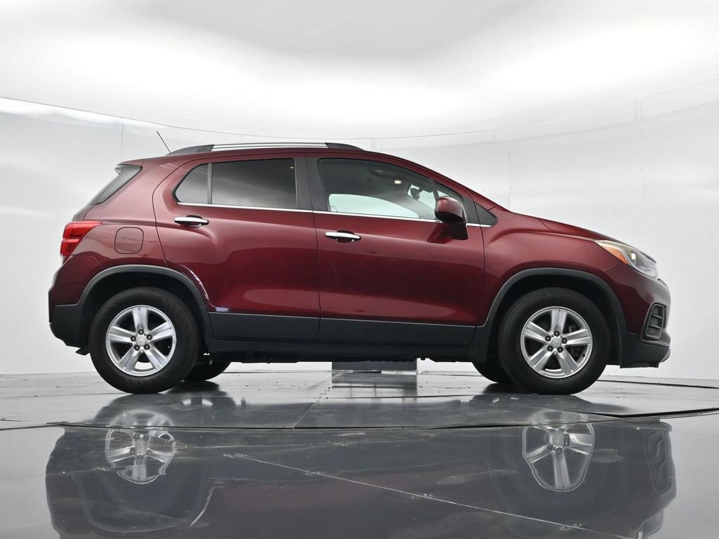 Used 2017 Chevrolet Trax LT w/ LT Convenience Package FWD image 33