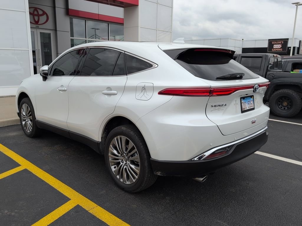 Used 2024 Toyota Venza Limited image 6