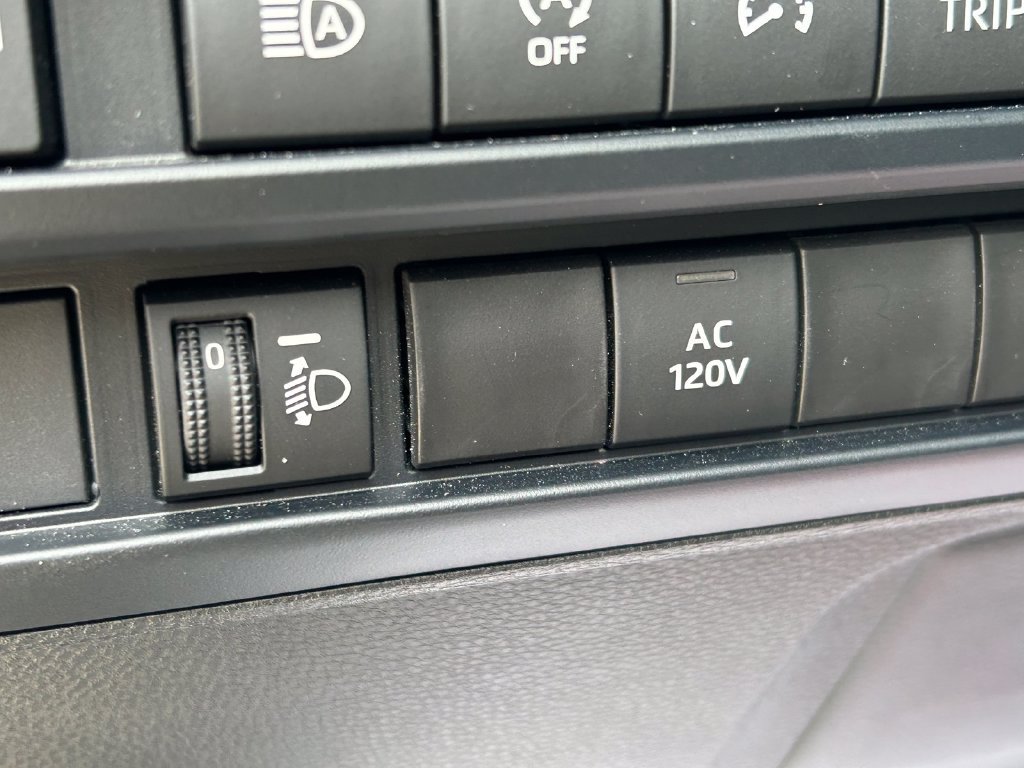Used 2023 Toyota Tundra Limited w/ Power Package AWD/4WD image 27