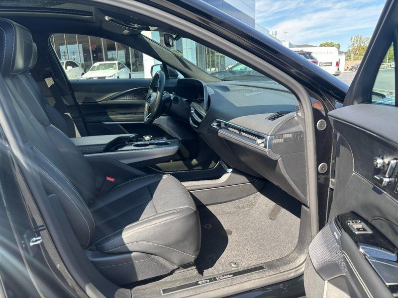 Used 2023 Cadillac Lyriq 2WD image 11