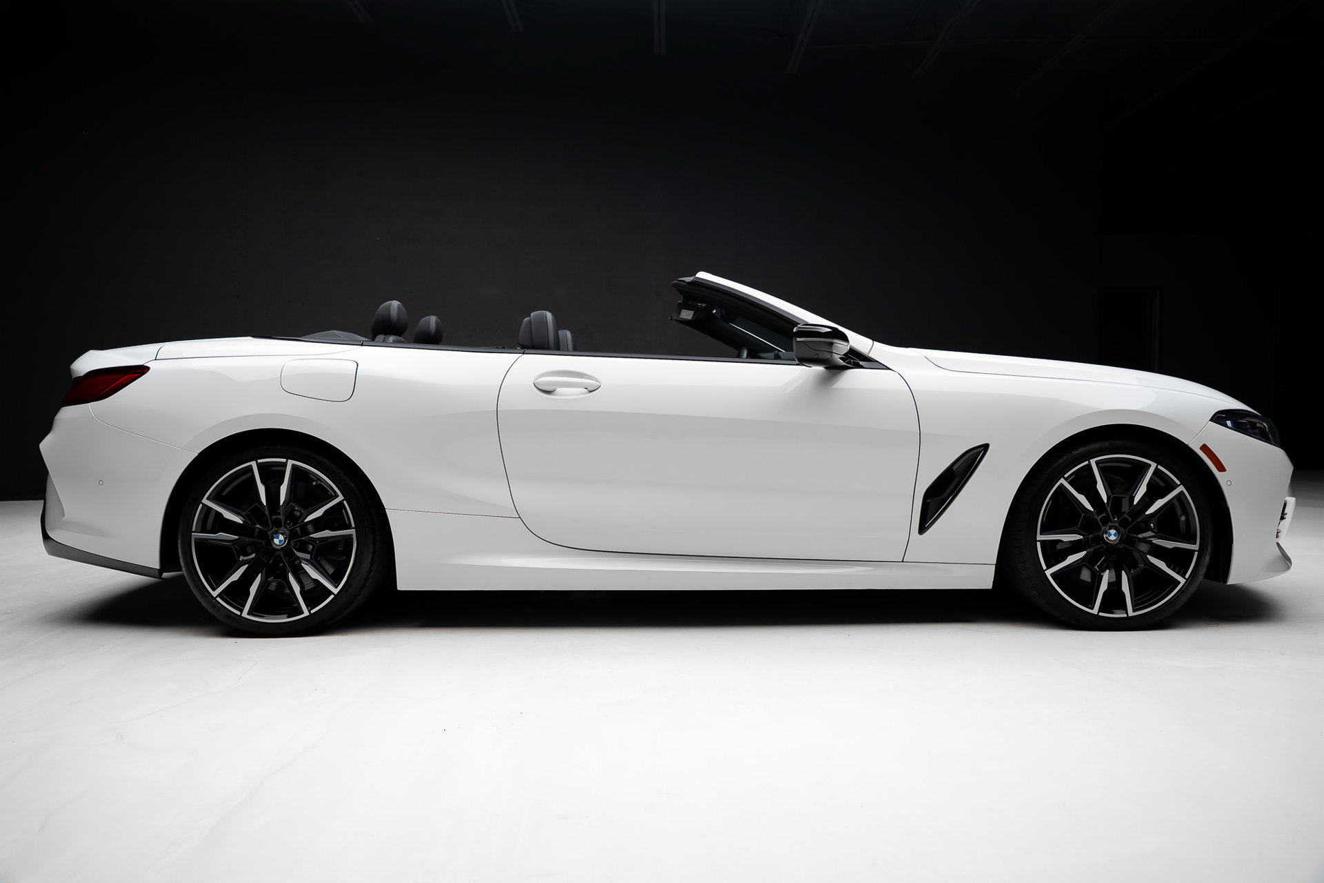 Used 2023 BMW M850i xDrive Convertible AWD/4WD image 39