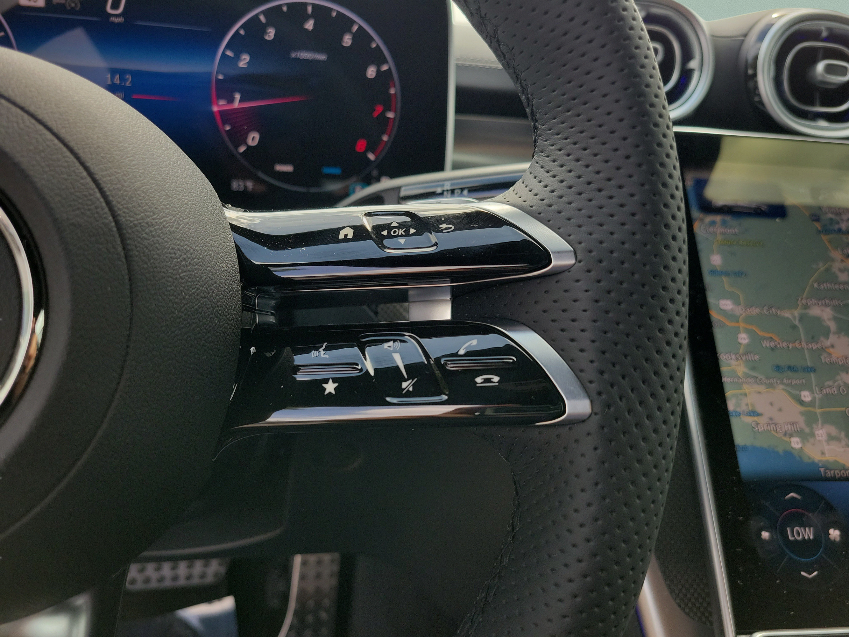 New 2026 Mercedes-Benz CLE 300 4MATIC Coupe image 16