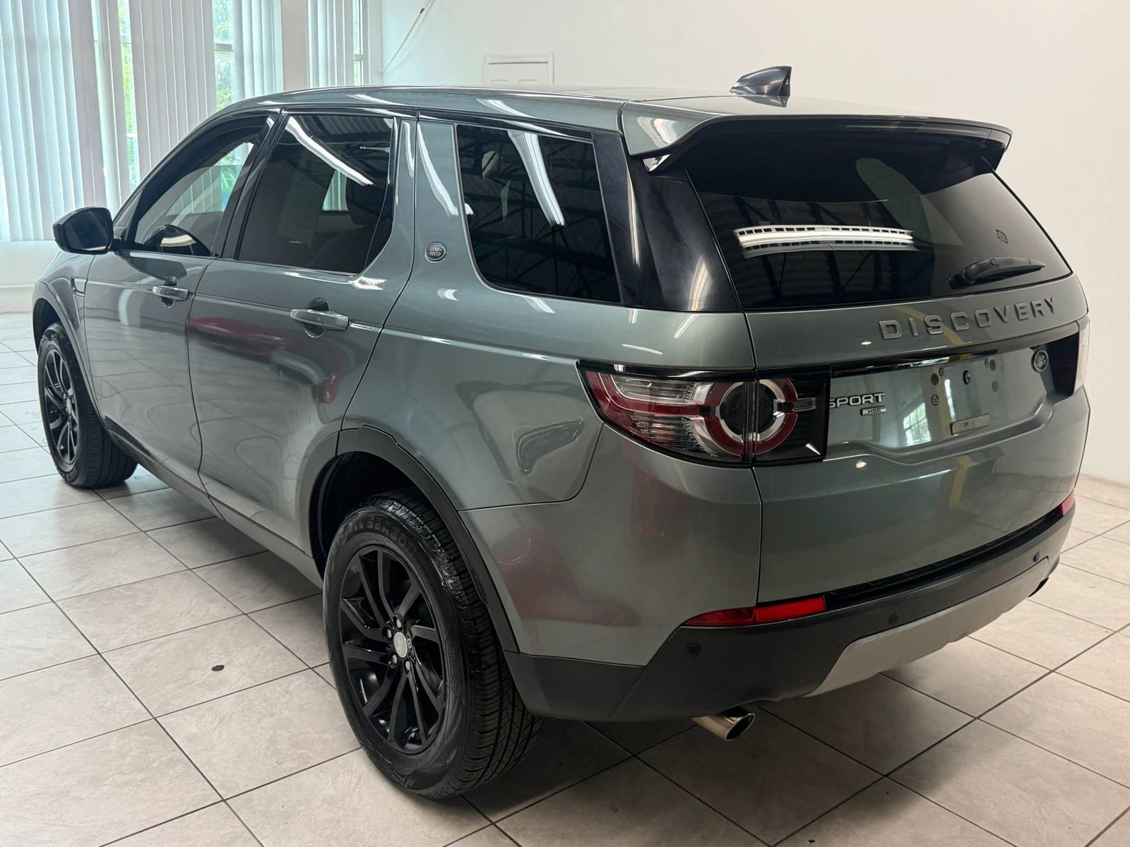 Used 2018 Land Rover Discovery Sport HSE AWD/4WD image 7