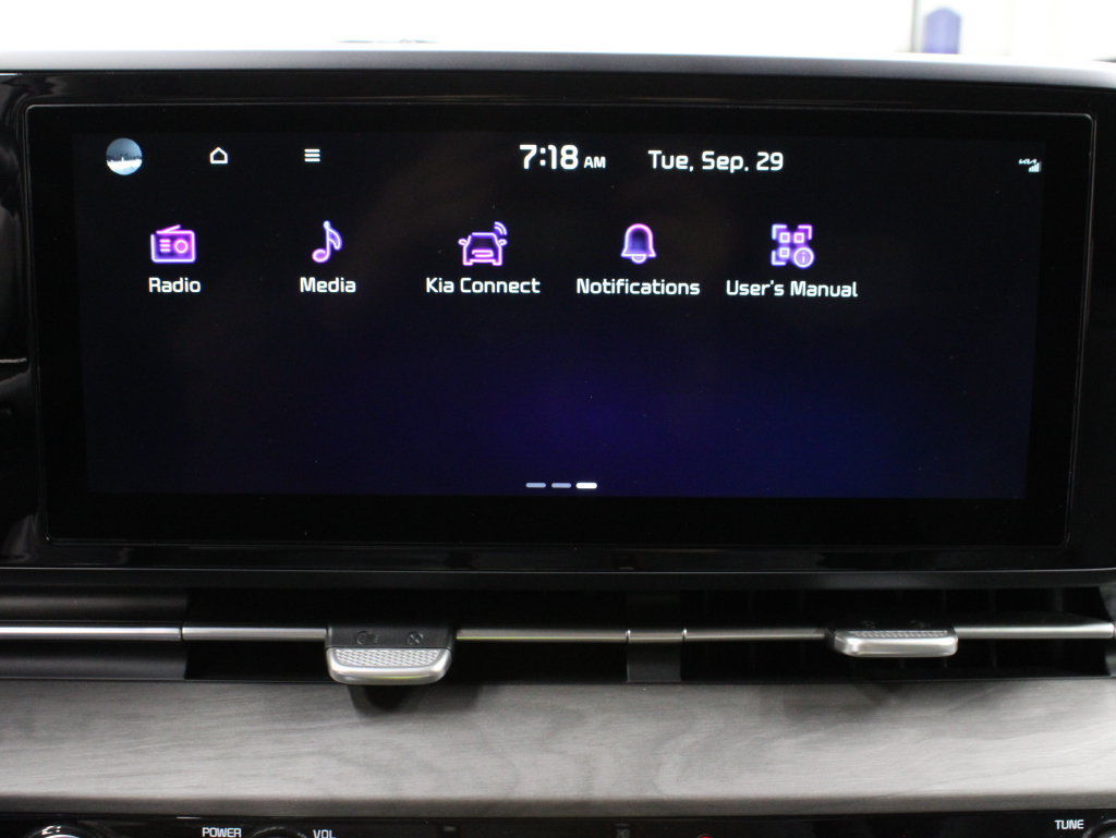 Used 2023 Kia Carnival EX FWD image 24