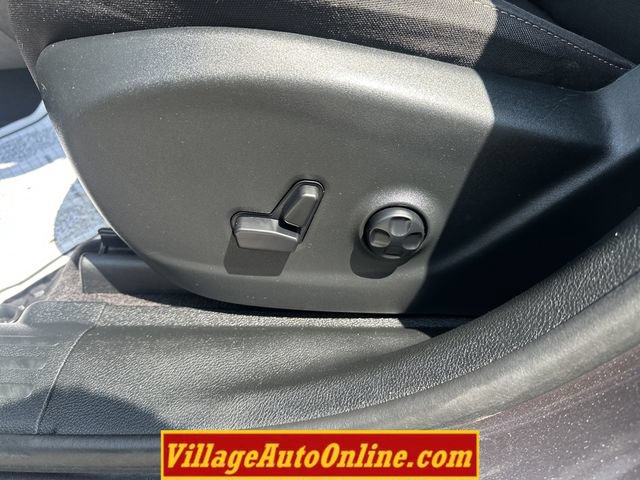 Used 2017 Jeep Cherokee Latitude w/ Comfort/Convenience Group AWD/4WD image 12
