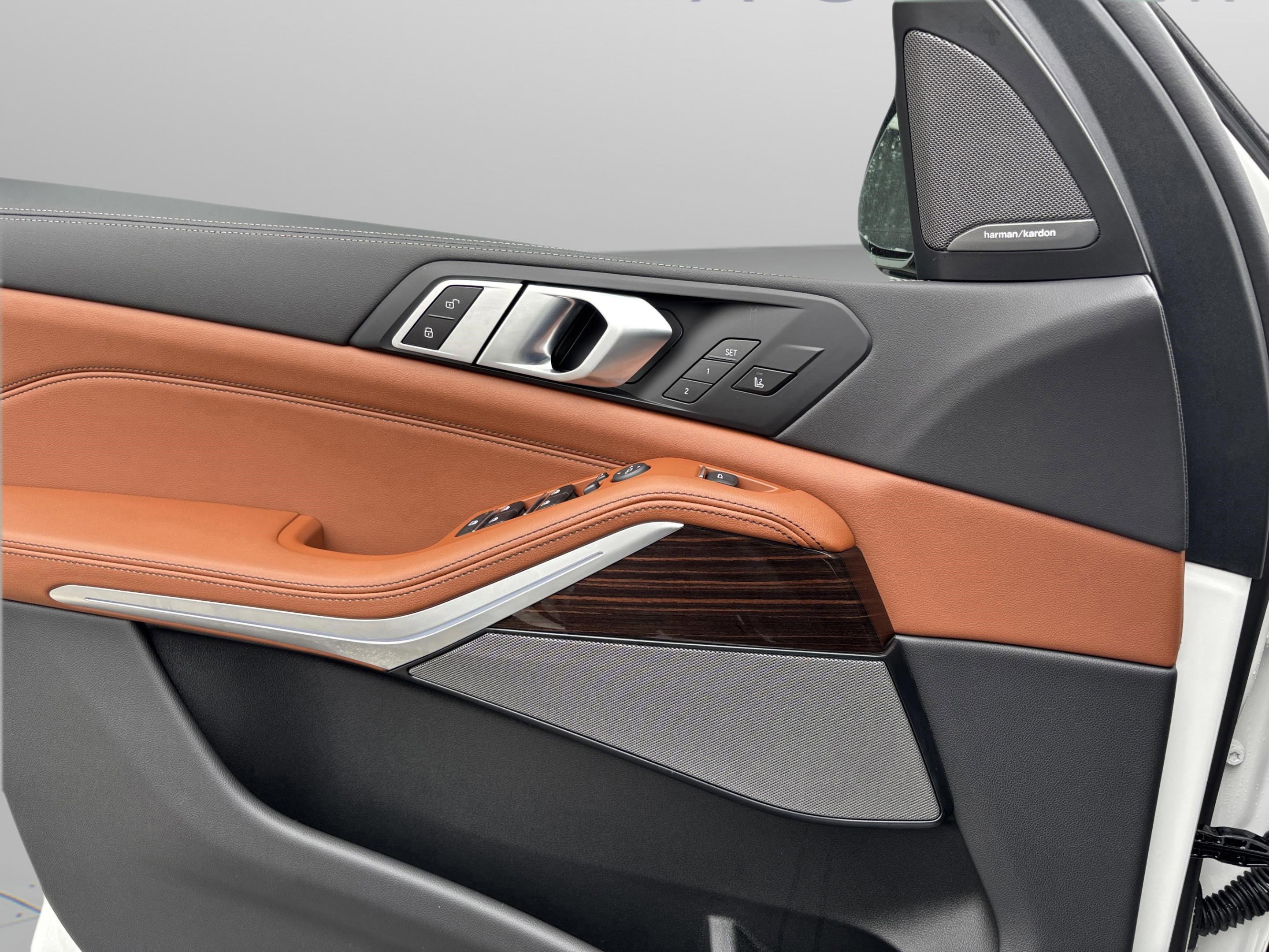 Used 2026 BMW X5 xDrive50e w/ M Sport Package image 14