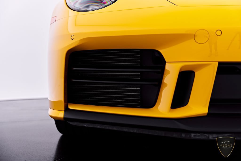 Used 2025 Porsche 911 Carrera RWD image 25