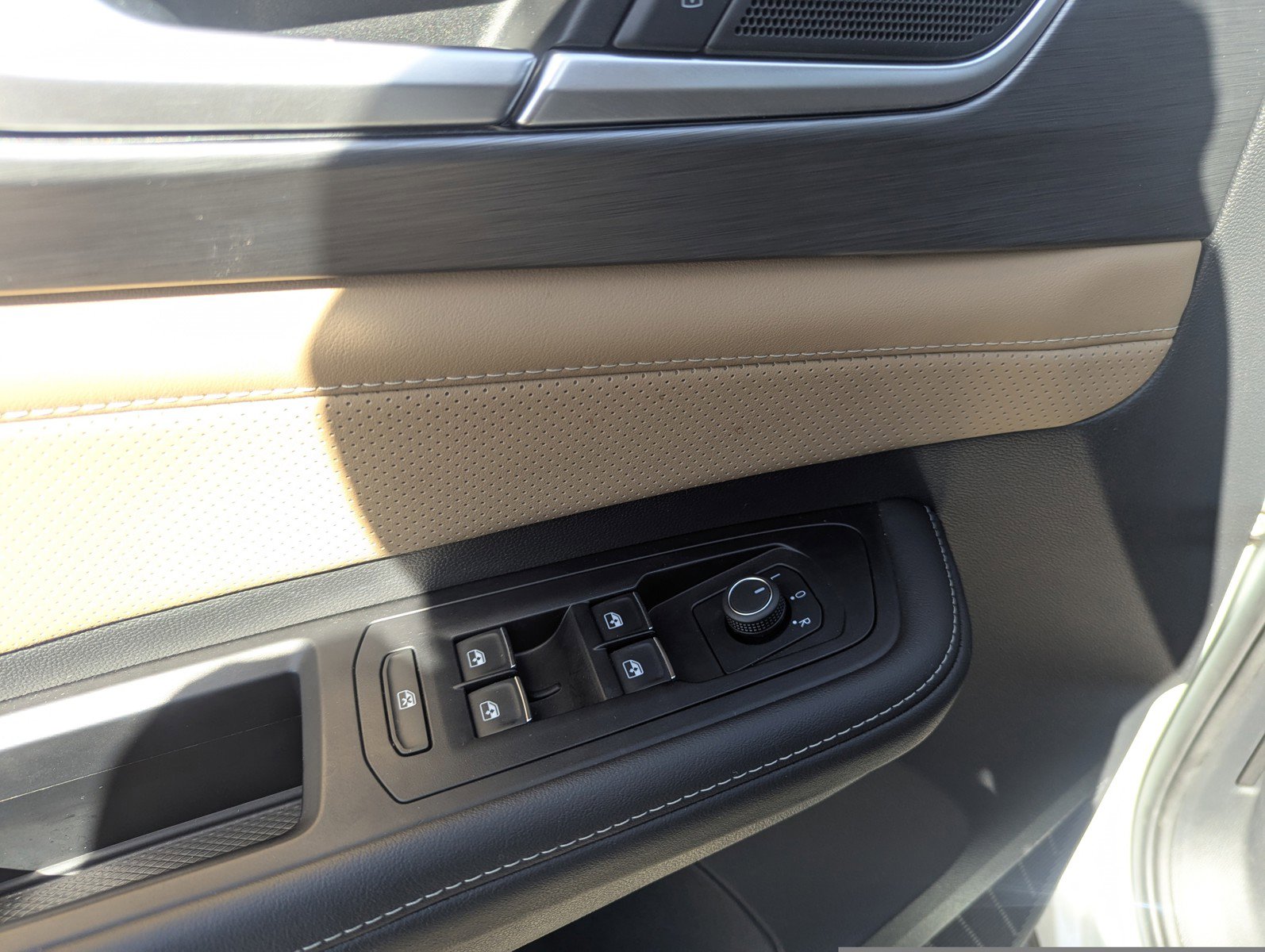 Used 2024 Volkswagen Atlas Cross Sport SE image 29