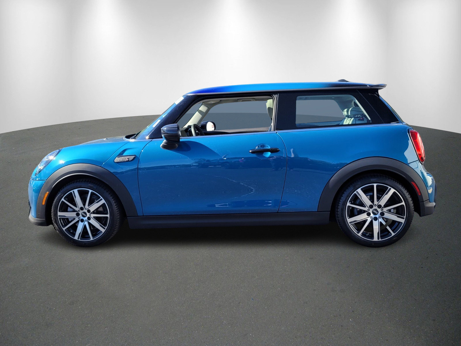 Used 2022 MINI Cooper S image 4