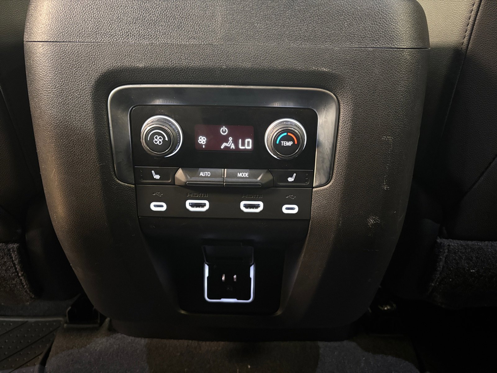 Used 2021 Chevrolet Tahoe Z71 w/ Z71 Off-Road Package AWD/4WD image 42