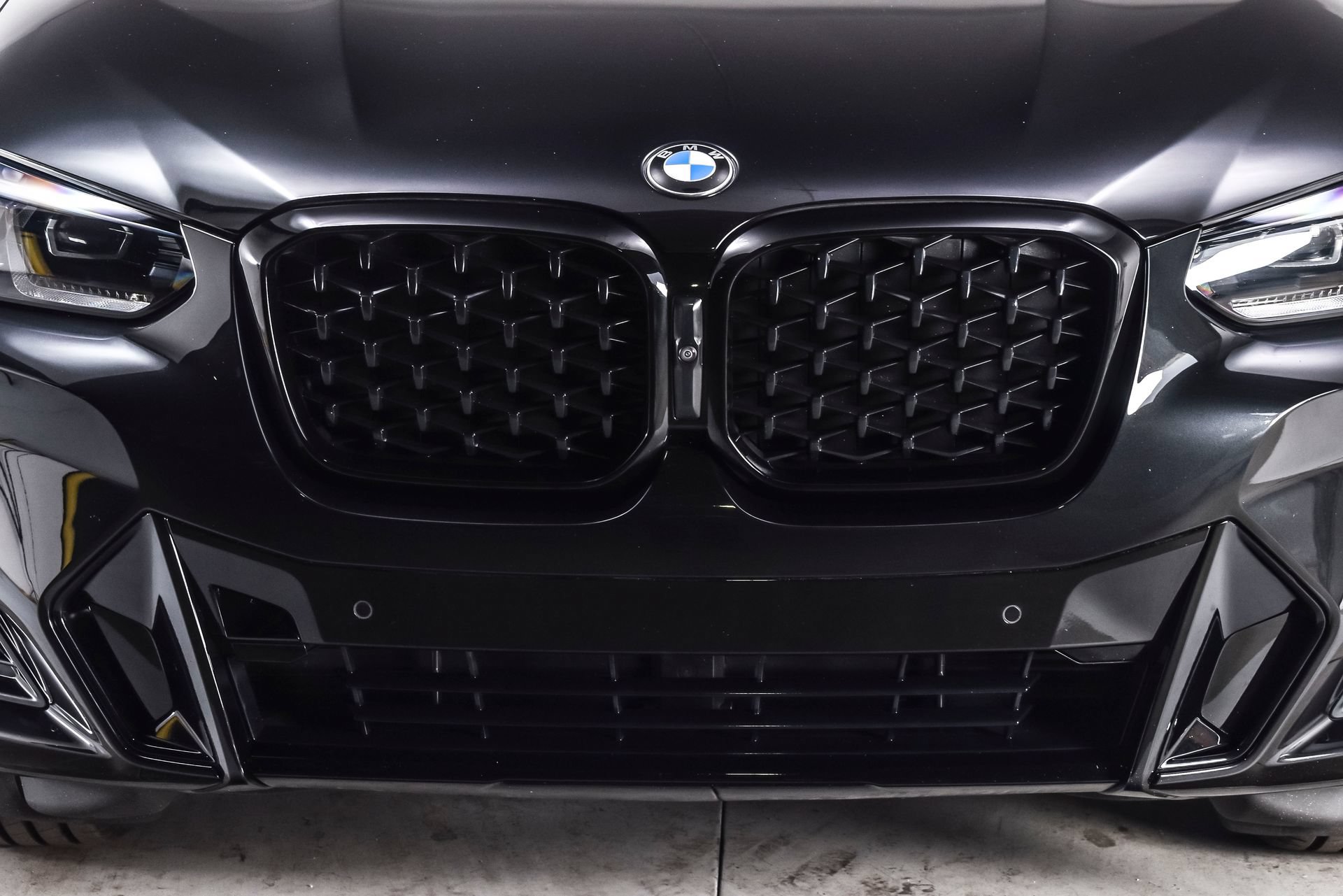Used 2024 BMW X4 xDrive30i w/ Premium Package AWD/4WD image 9