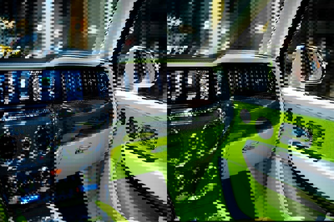 Used 2025 Rolls-Royce Cullinan Black Badge w/ Leather Finishing Pack image 25