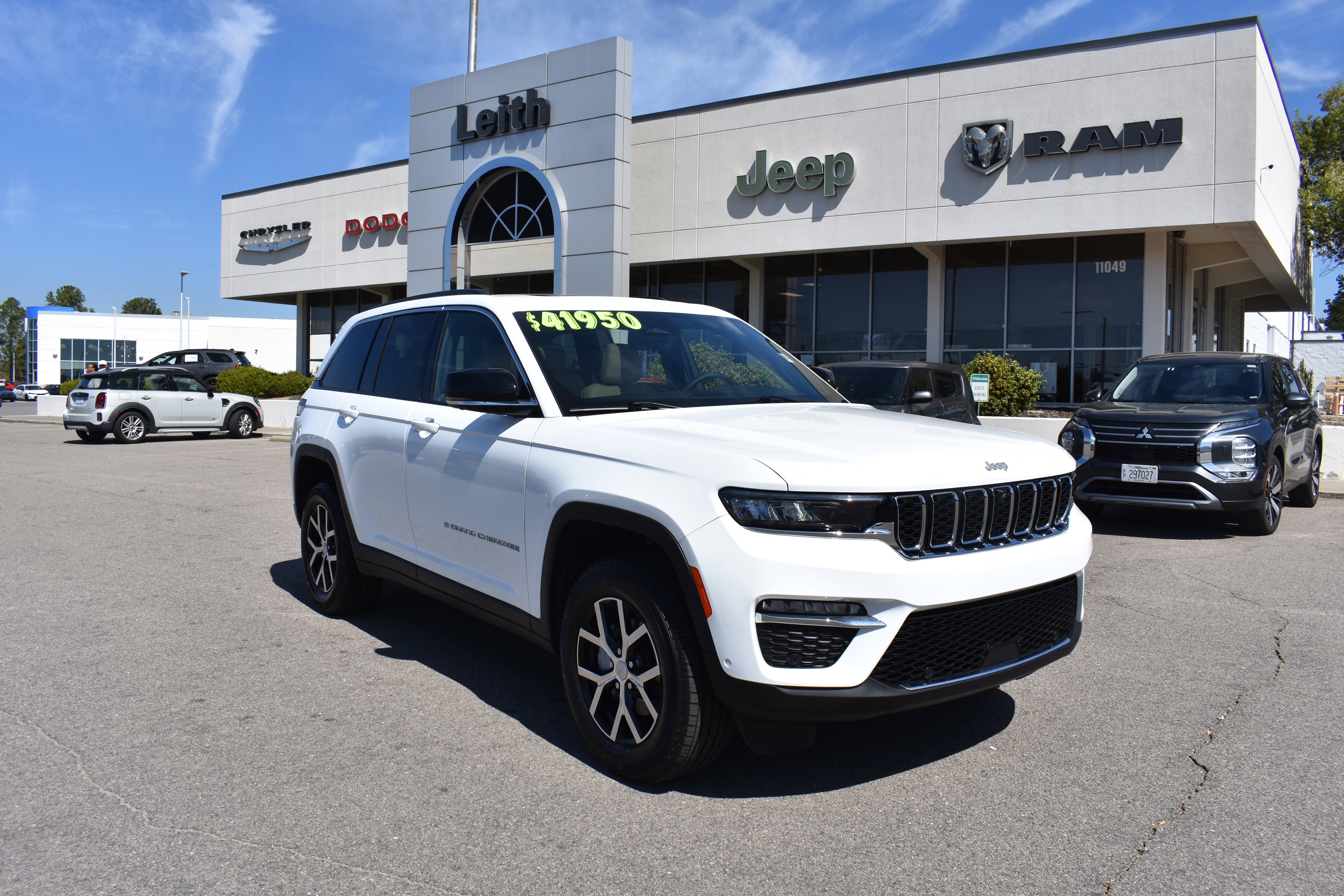 Used 2025 Jeep Grand Cherokee Limited w/ Luxury Tech Group II image 1