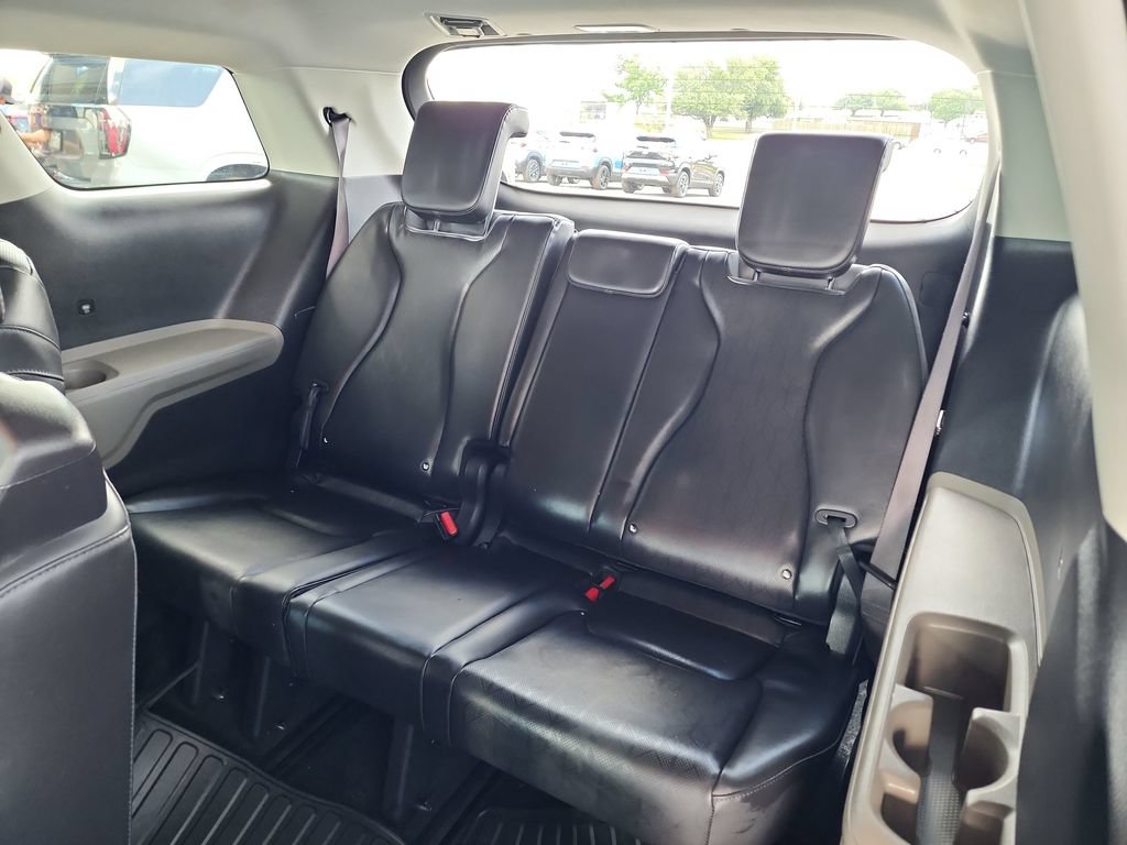 Used 2025 Kia Carnival FWD image 38
