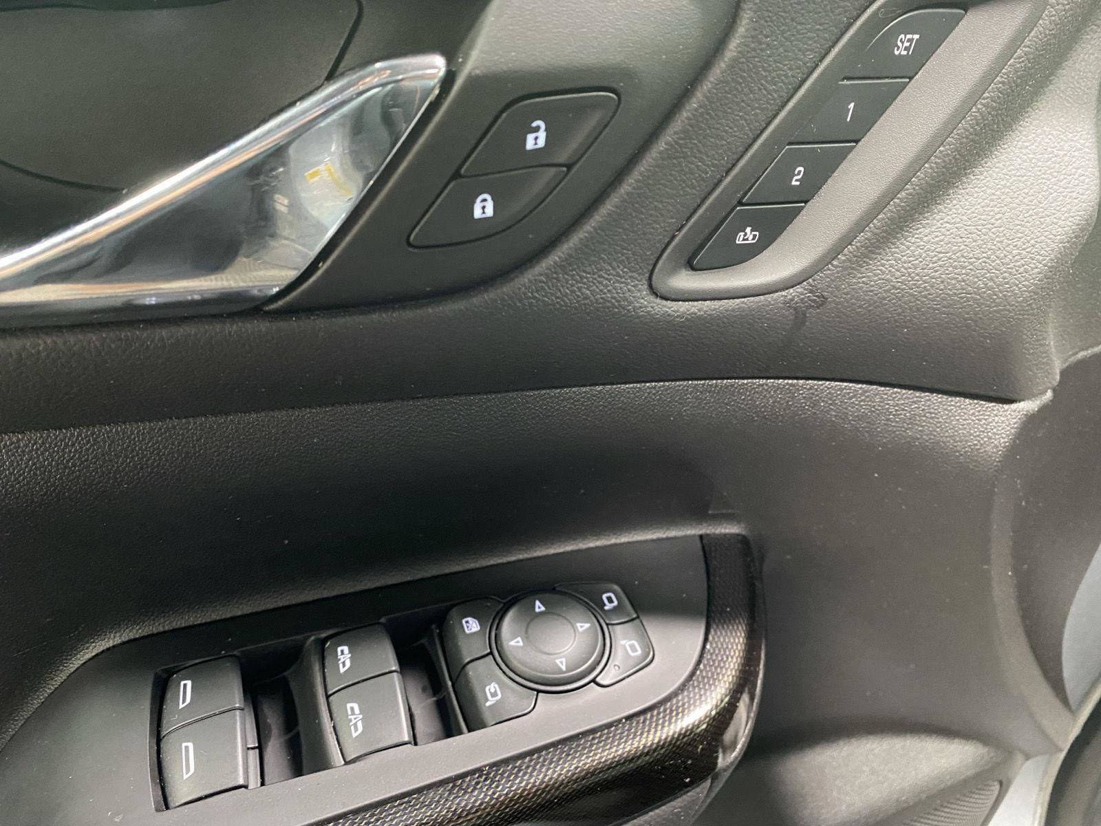 Used 2023 GMC Acadia AT4 w/ Preferred Package AWD/4WD image 18