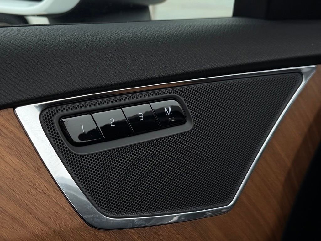 Used 2025 Volvo XC90 T8 Plus w/ Protection Package Premier image 29