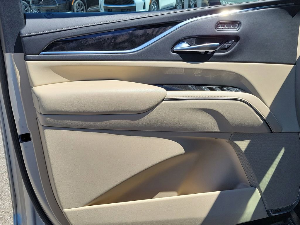 Used 2021 Cadillac Escalade ESV Premium Luxury w/ Driver Assist Tech Package AWD/4WD image 24