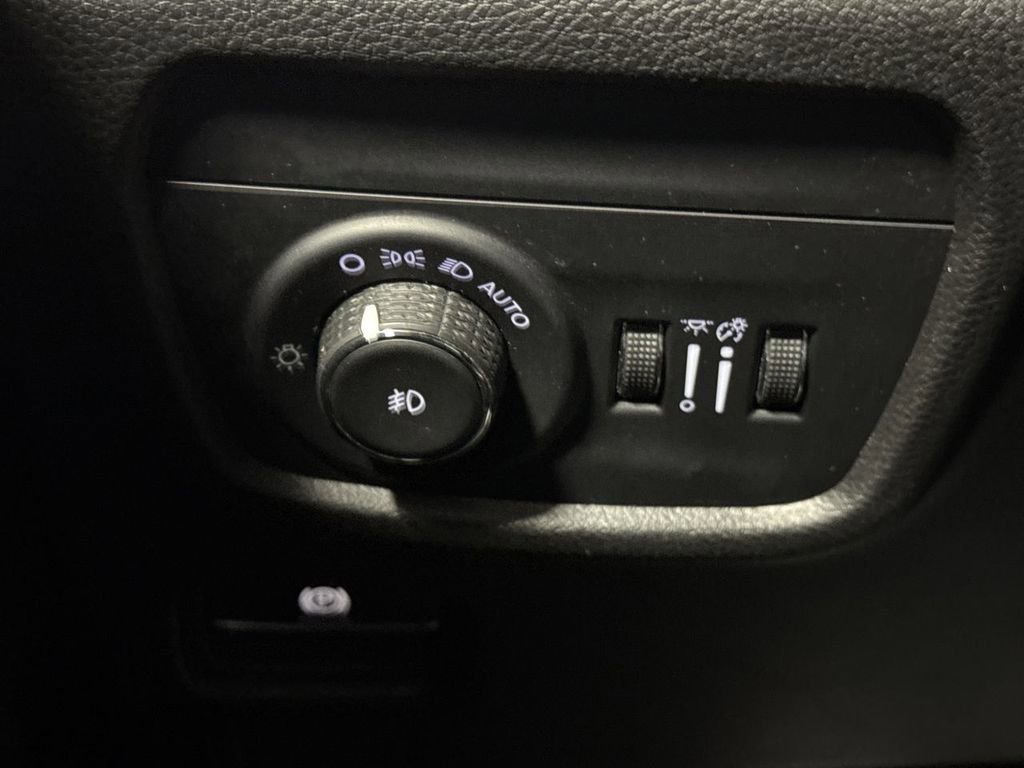 Used 2024 Jeep Grand Cherokee Limited image 18