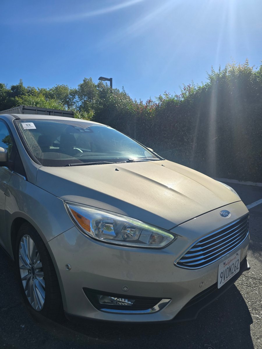 Used 2018 Ford Focus Titanium w/ Titanium Technology Package FWD image 2