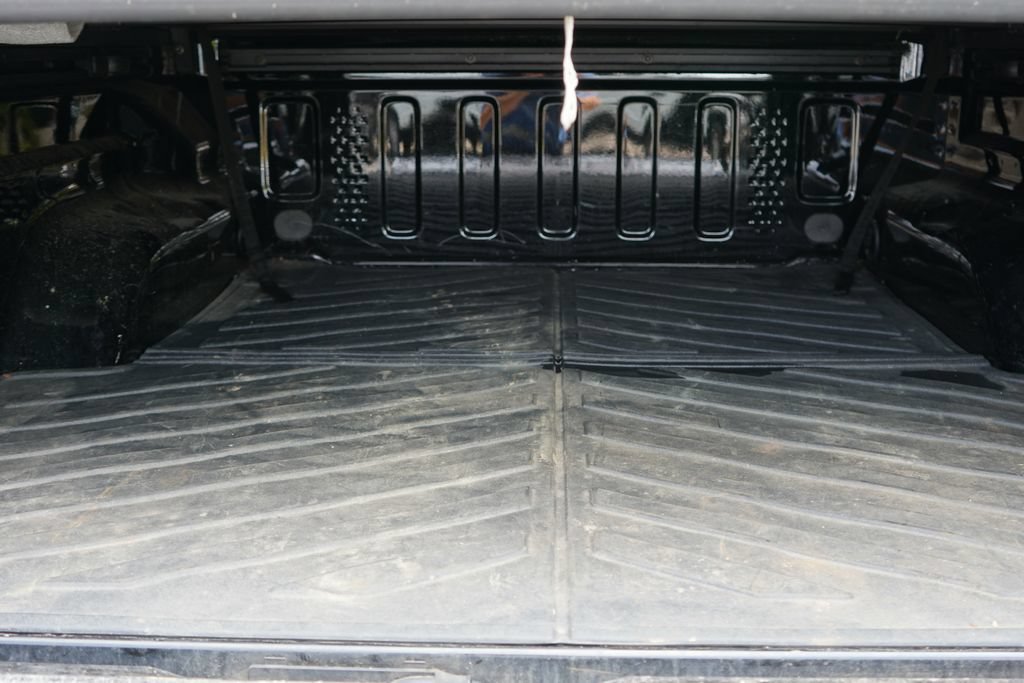 Used 2024 Jeep Gladiator Sport AWD/4WD image 9