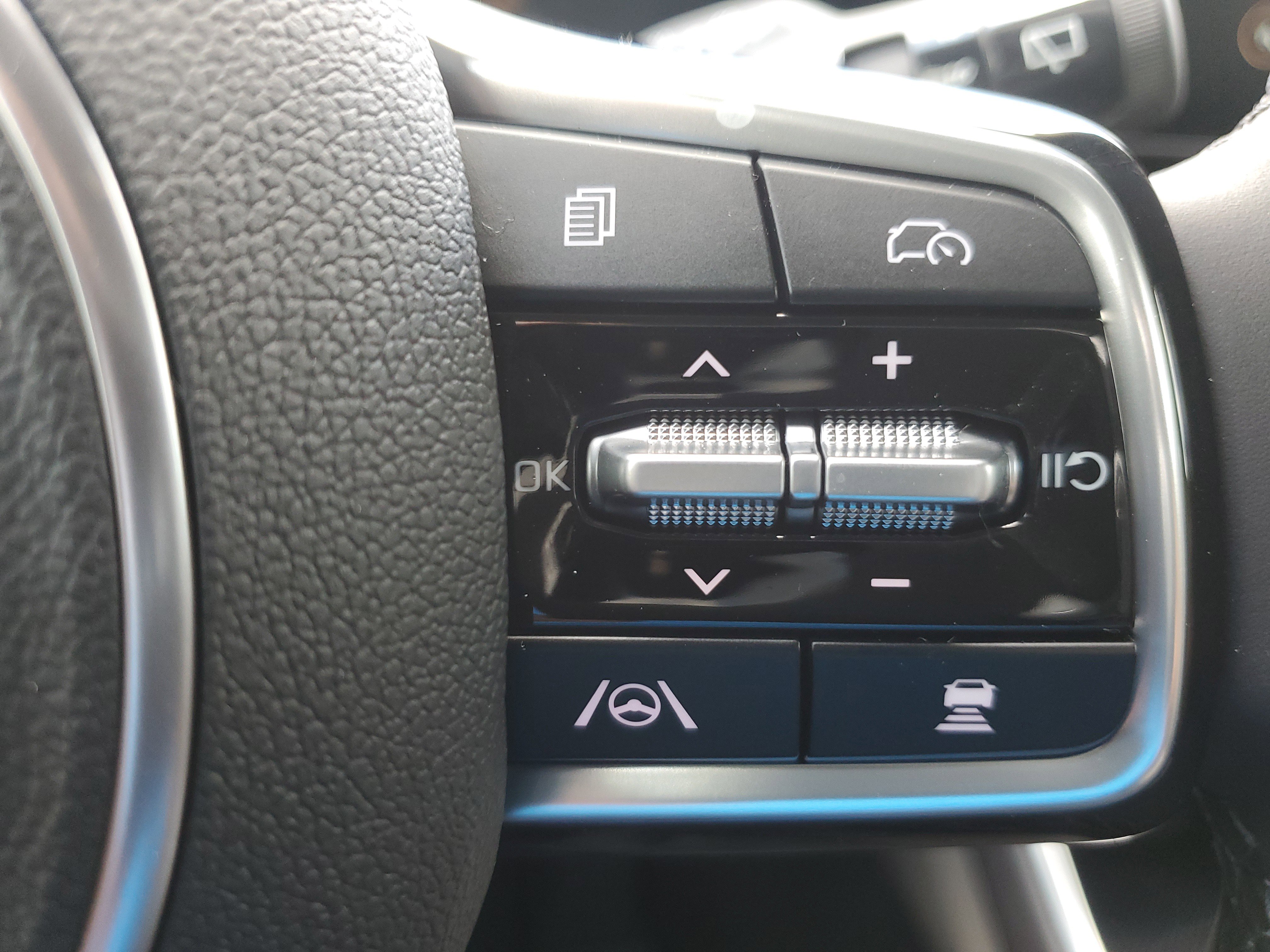 New 2025 Kia Carnival EX image 23