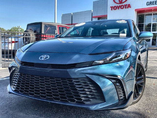 Used 2026 Toyota Camry SE FWD image 1