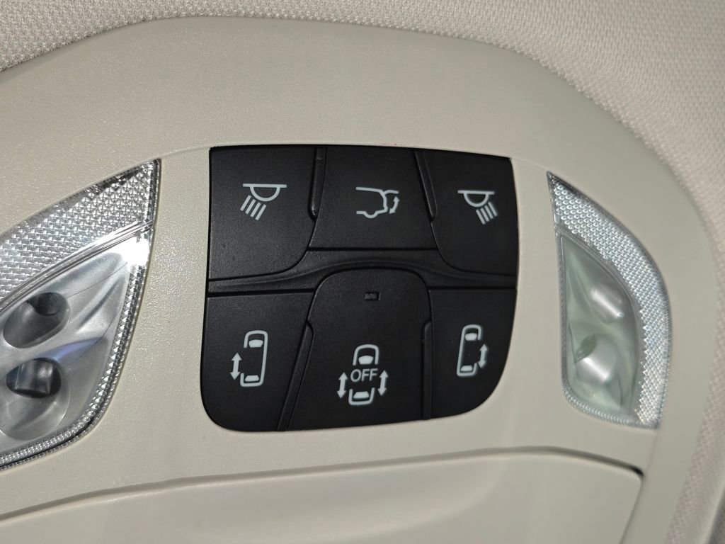 Used 2024 Chrysler Pacifica Touring-L image 9