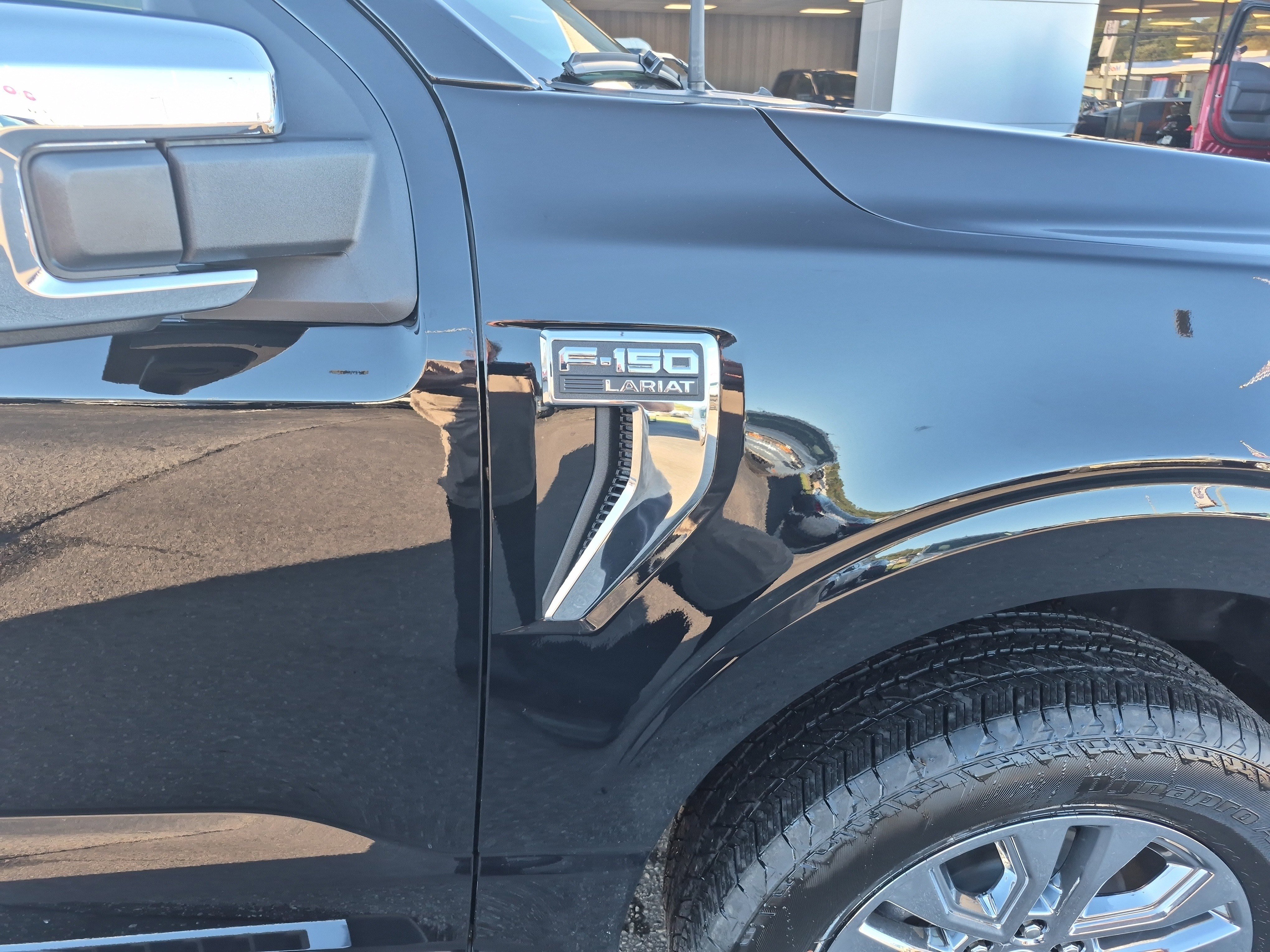 New 2025 Ford F150 Lariat w/ Equipment Group 501A Mid image 10