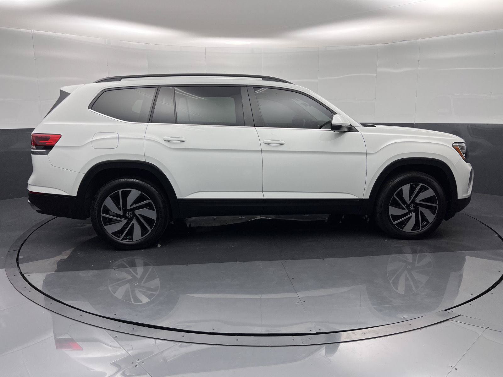 Used 2024 Volkswagen Atlas SE FWD image 36