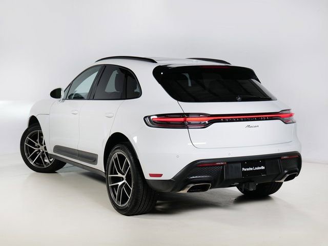 Certified 2025 Porsche Macan image 3