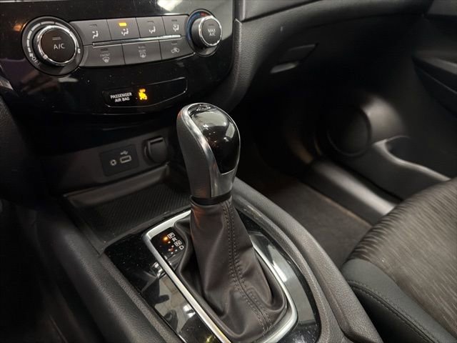 Used 2018 Nissan Rogue S image 22
