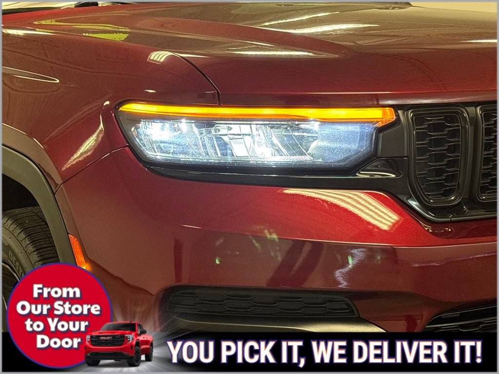 Used 2023 Jeep Grand Cherokee Altitude image 2