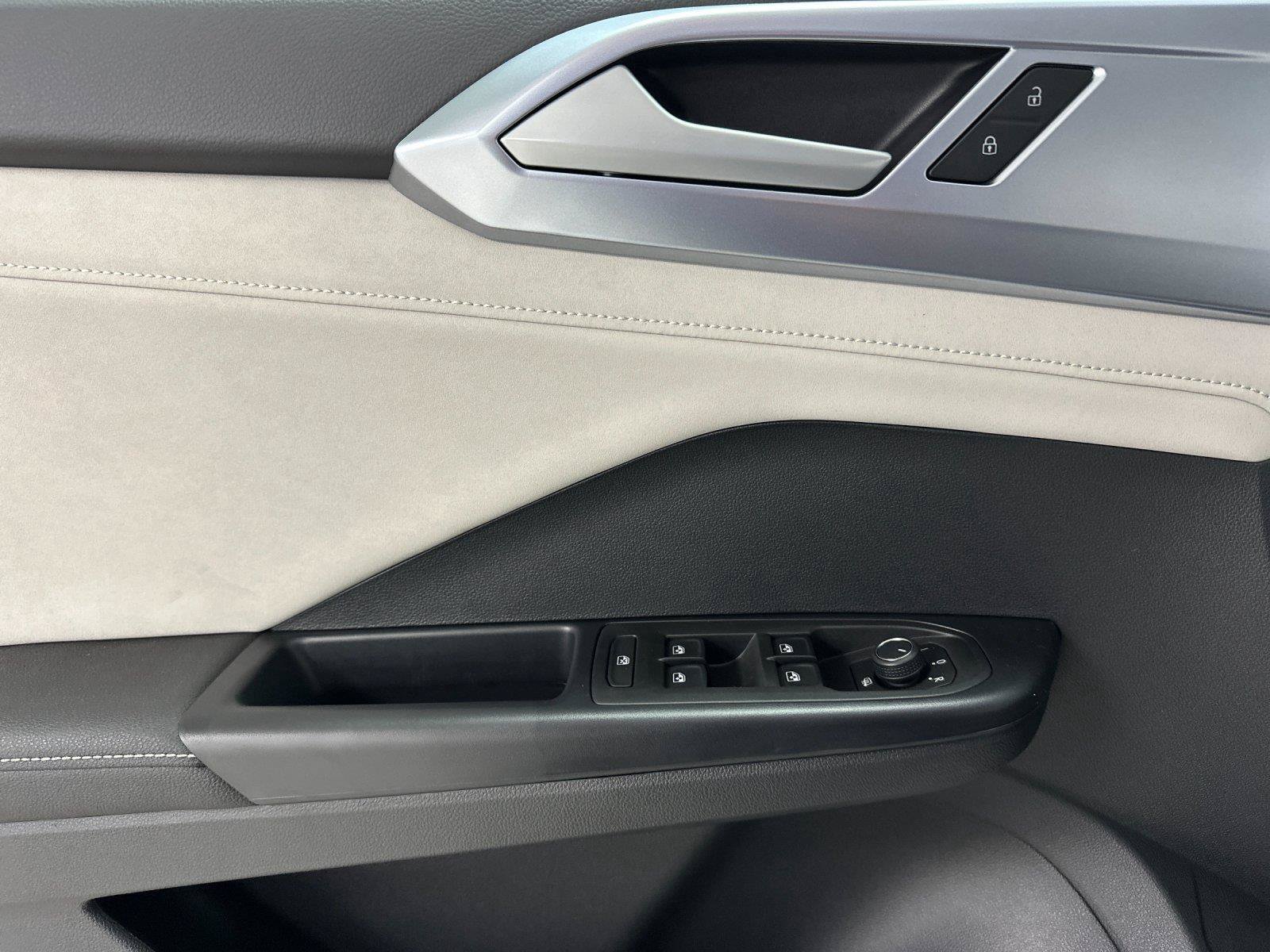 New 2027 Volkswagen Taos SE AWD/4WD image 10