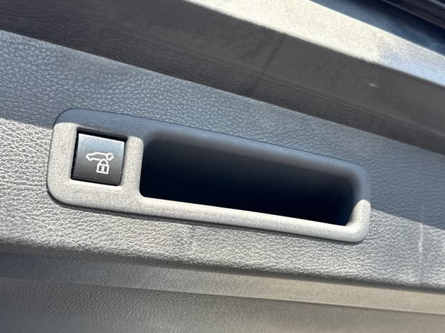 Certified 2025 Toyota Sienna XLE FWD image 10