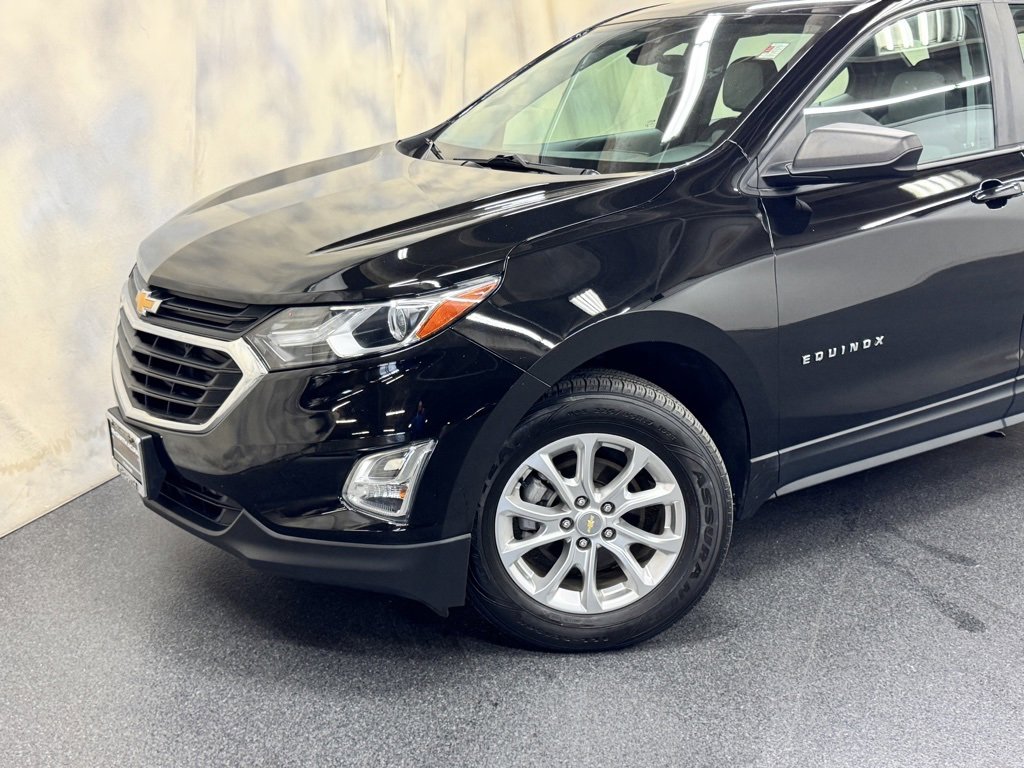 Used 2021 Chevrolet Equinox LS image 2