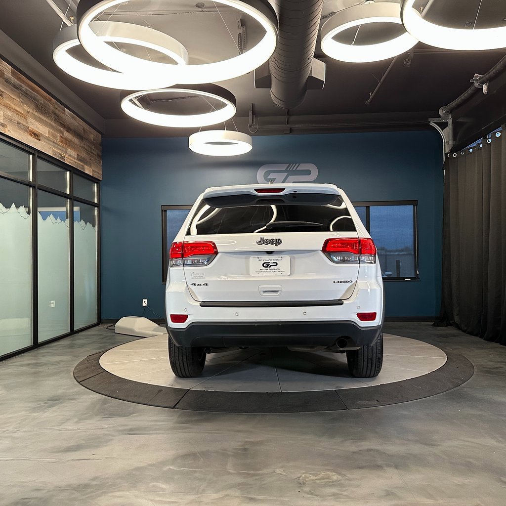 Used 2018 Jeep Grand Cherokee Laredo image 4