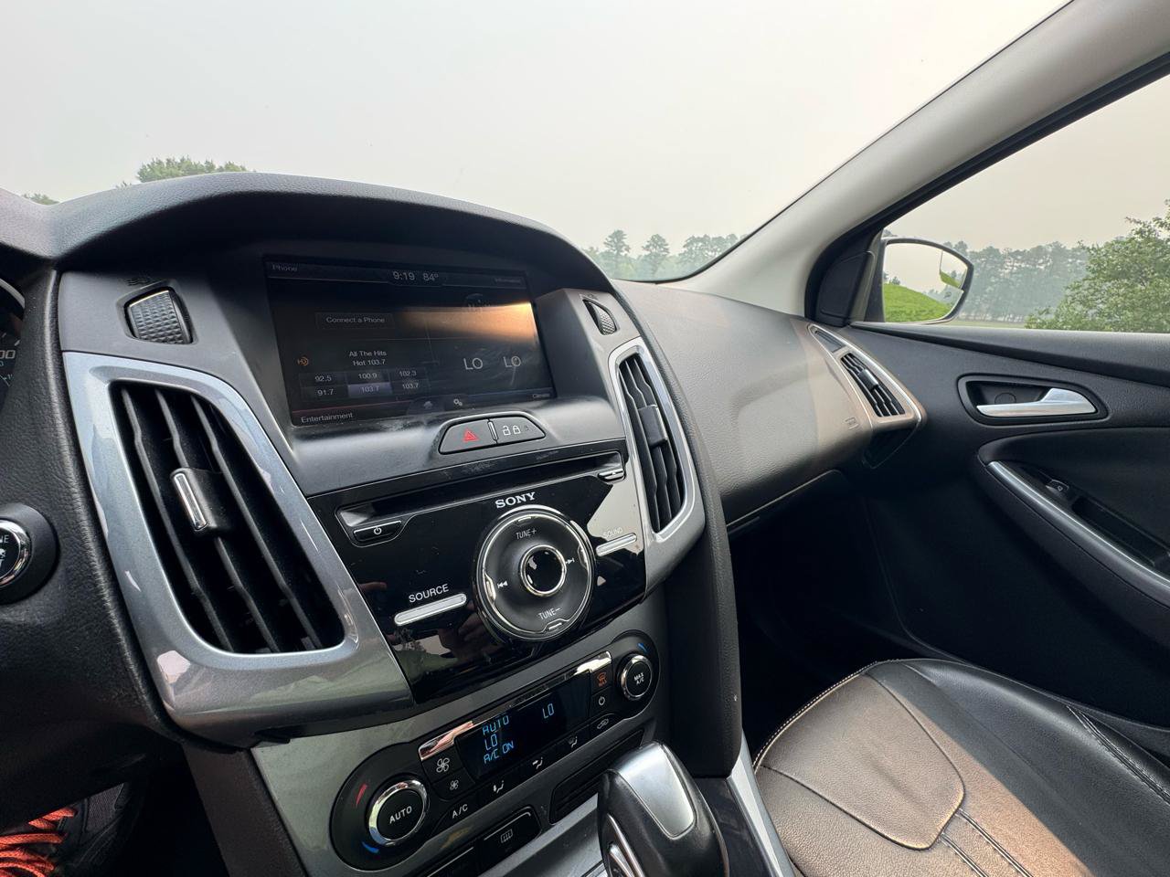 Used 2014 Ford Focus Titanium FWD image 19