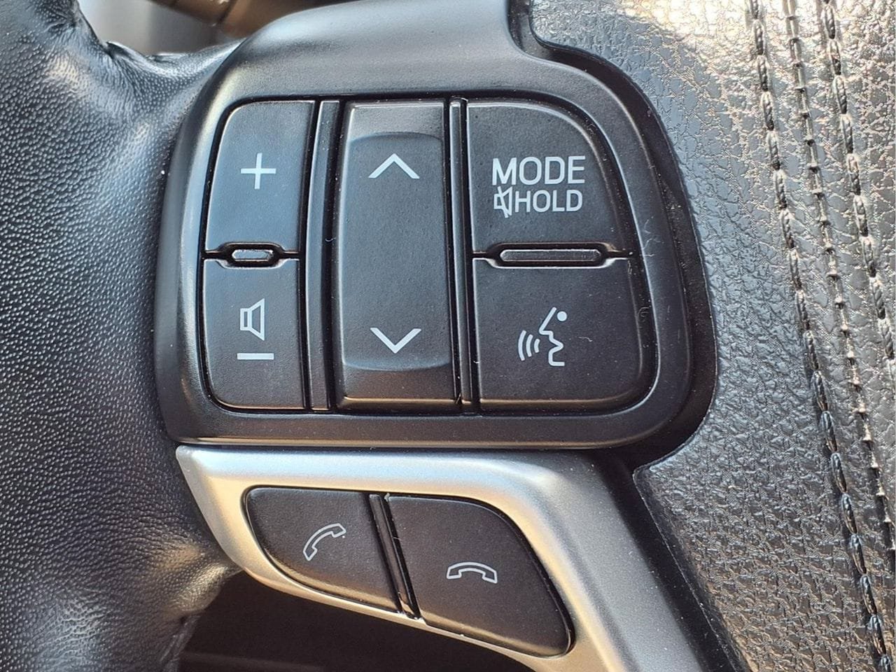 Used 2018 Toyota Highlander XLE AWD/4WD image 24