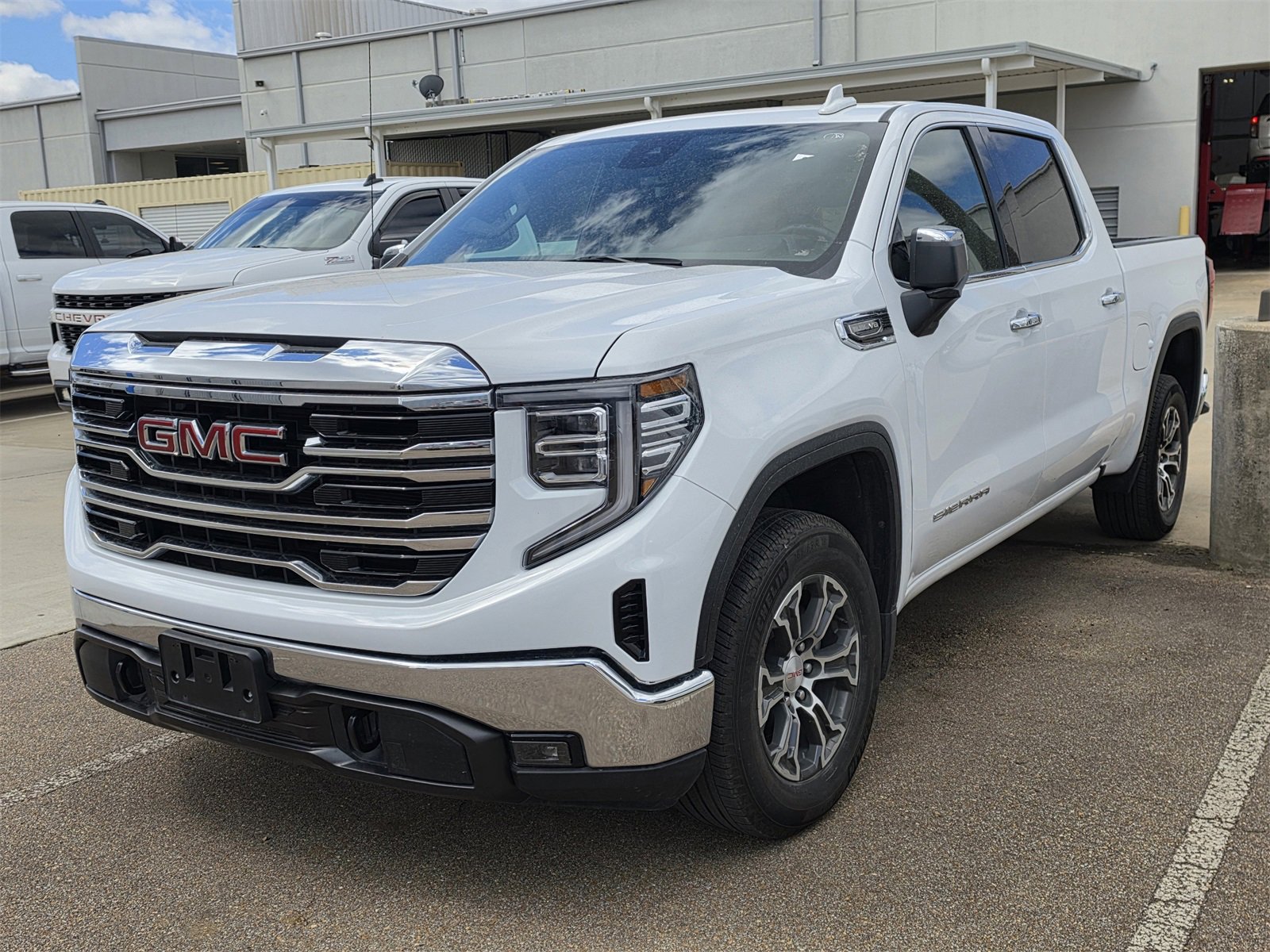 Used 2025 GMC Sierra 1500 SLT image 16